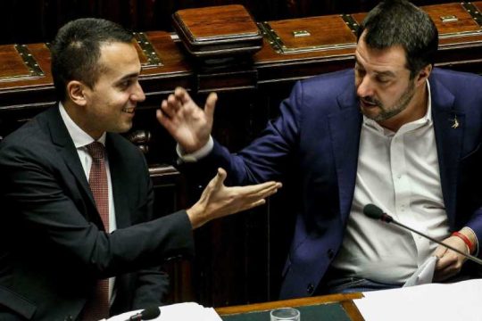 Ο Σαλβίνι απέφυγε τη δίωξη παρά τρίχα